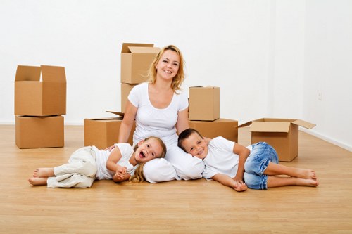 Affordable man and van moving support in Whitecity