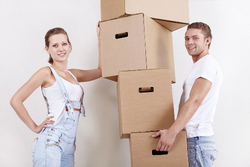 Professional mover carrying boxes for Whitecity relocation